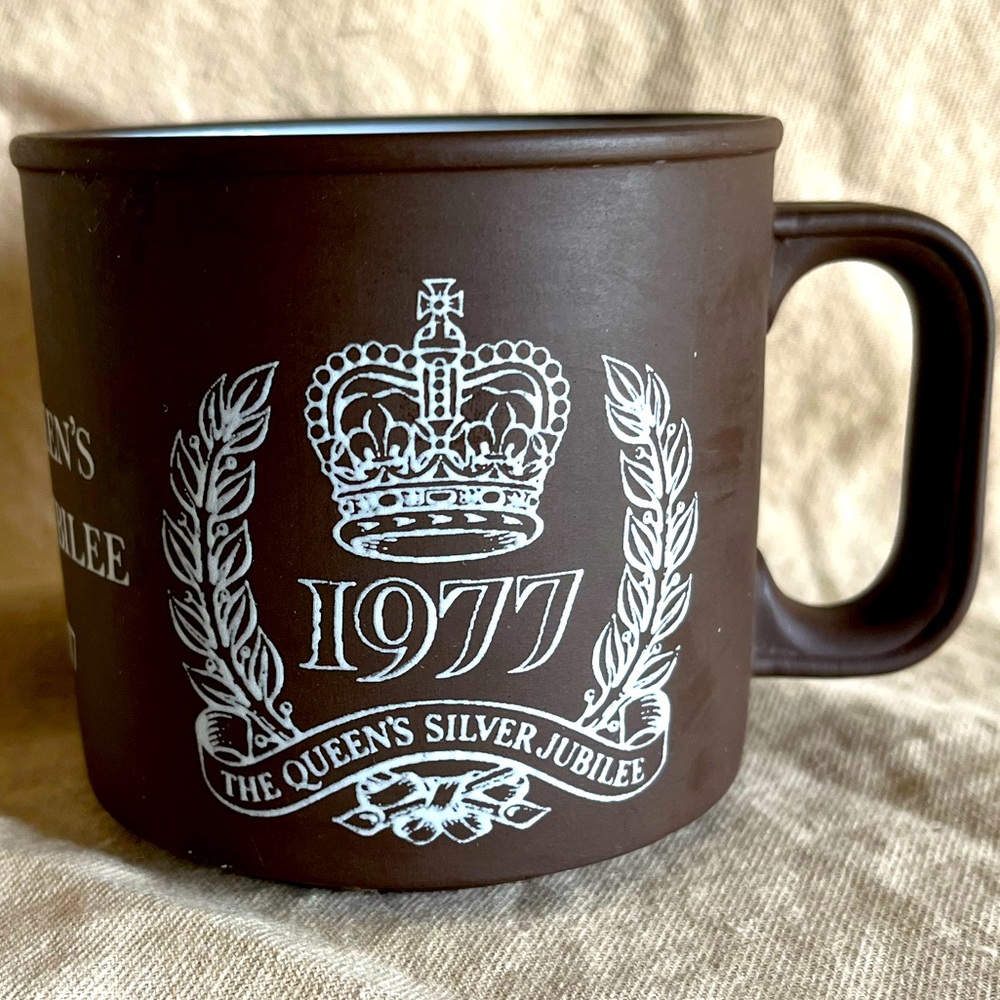 Queens Diamond Jubilee Mug from 1977. 9 oz mug. Matte finish with glossy inside